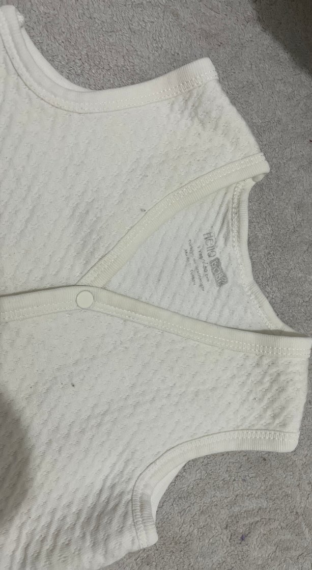 Beyaz Kız Çocuk Düğmeli Kolsuz Yelek - Görsel 2