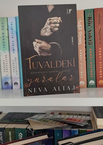 Tuvaldeki Yaralar - Neva Altaj