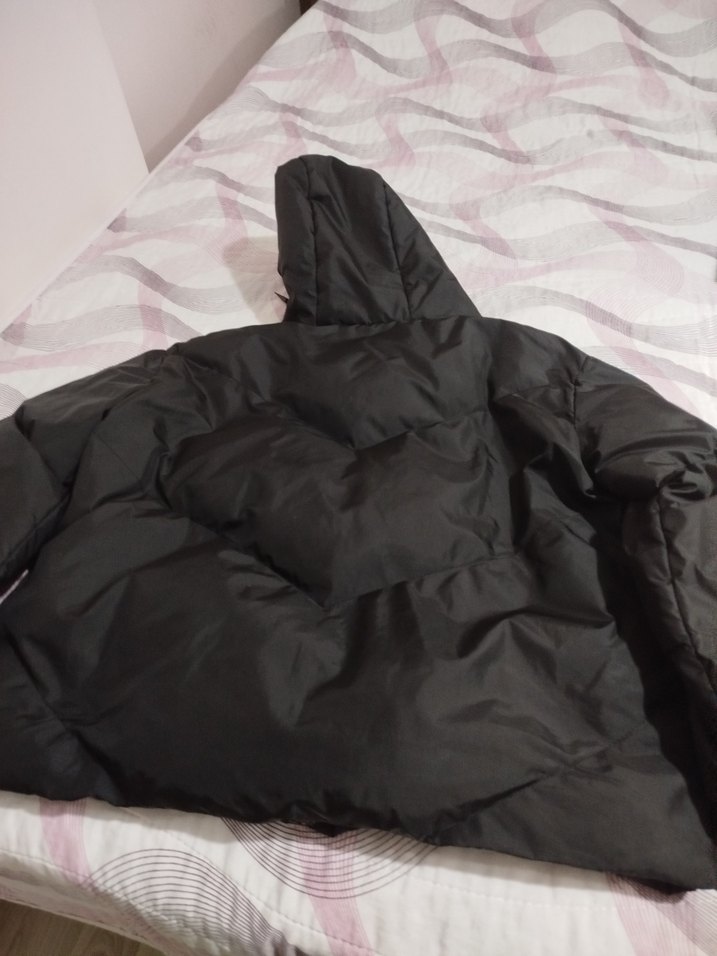 Siyah Kapüşonlu Kadın Kışlık Mont - Görsel 3