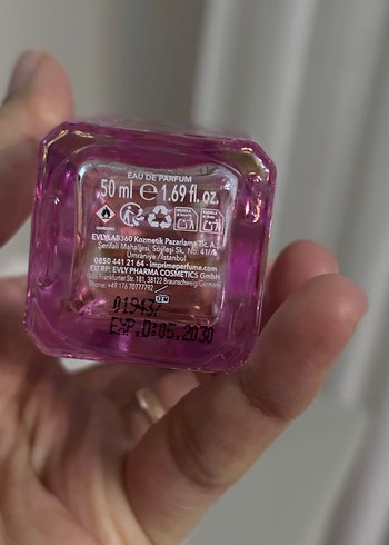 Kadın Parfümü Şık Pembe Şişede - Görsel 2