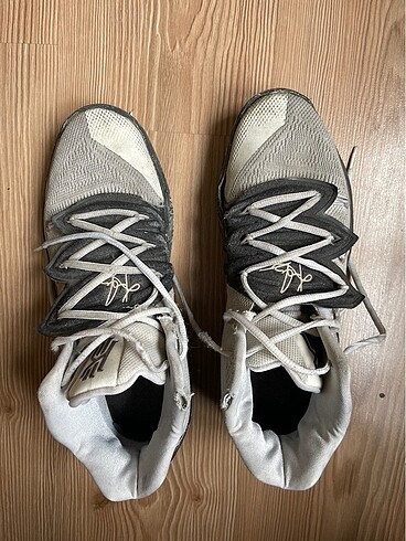 44 Beden Nike Kyrie 5