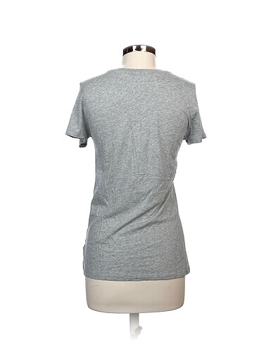 m Beden Gap T-shirt %70 İndirimli.