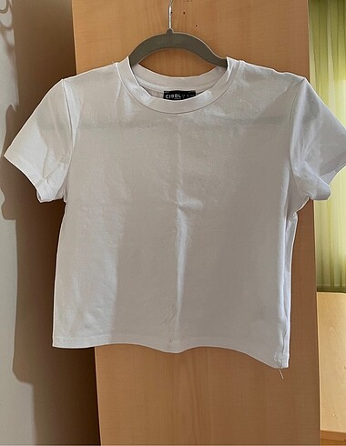 Beyaz kısa tişört