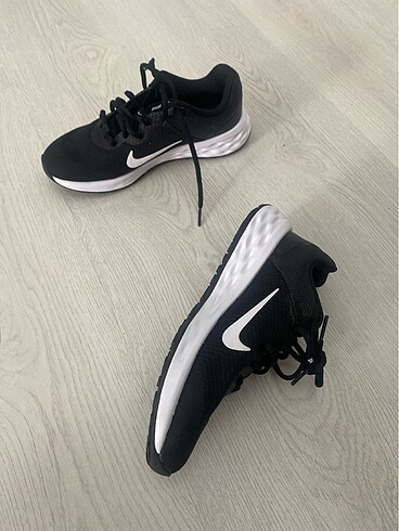 36 Beden Nike spor ayakkabı