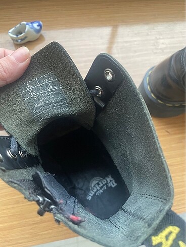 39 Beden Dr Martens Bot