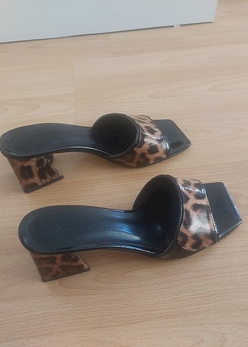 Leopar Desenli Tokalı Topuklu Kadın Terlik