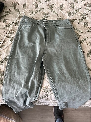 Su yeşili pantolon