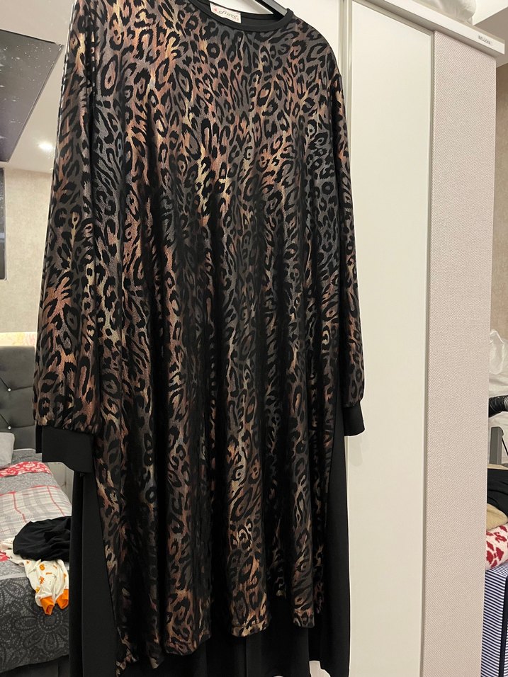 Kahverengi Yılan Desenli Uzun Kadın Elbise - Görsel 3