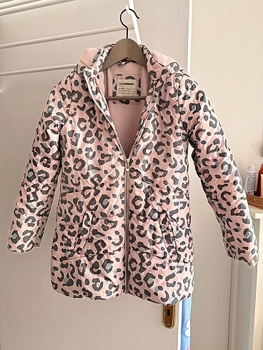 LCW kız çocuk leopar mont