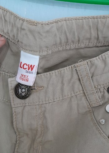 Bej Düğmeli Kadın Mini Şort - Görsel 3