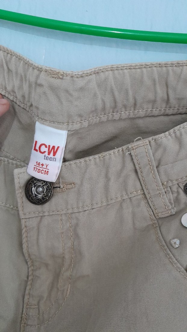 Bej Düğmeli Kadın Mini Şort - Görsel 3