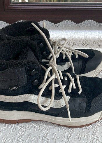 Vans Siyah Beyaz Peluslu Yuksek Bilek Bot