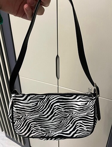 LCW Zebra Desenli Baget Kol Çantası