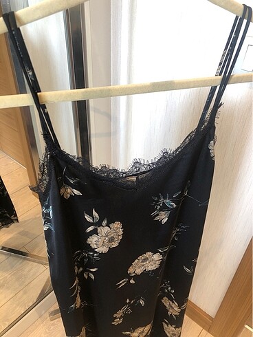Pull and Bear Askılı saten elbise