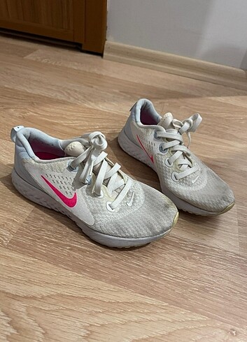 Nike spor ayakkabı 