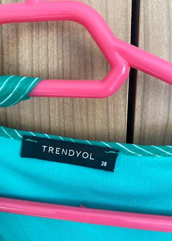 Yeşil volanlı elbise - Görsel 3