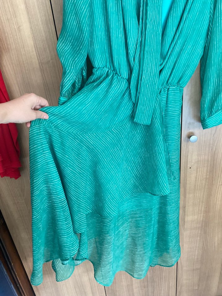 Yeşil volanlı elbise - Görsel 2