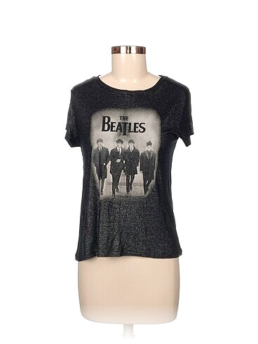 Diğer T-shirt %70 İndirimli.