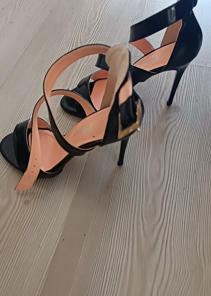 İnce topuk ayakkabı rugan  - Görsel 3