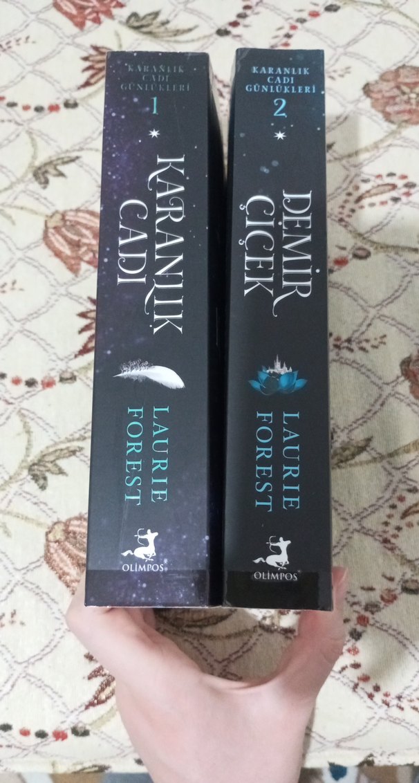 Laurie Forest Karanlık Cadı, DEMİR ÇİÇEK SATİLDİ. - Görsel 2