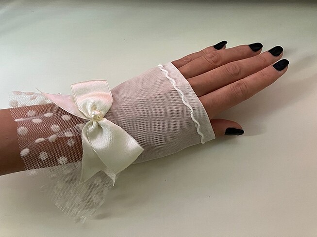 Paper faces Kırık Beyaz Tül Eldiven, Parmaksız, Büyük Saten Fiyo