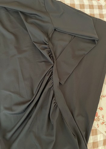 Diğer yanları detaylı boydan elbıse