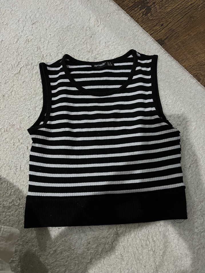 Siyah-Beyaz Çizgili Crop Top — görsel 2/4