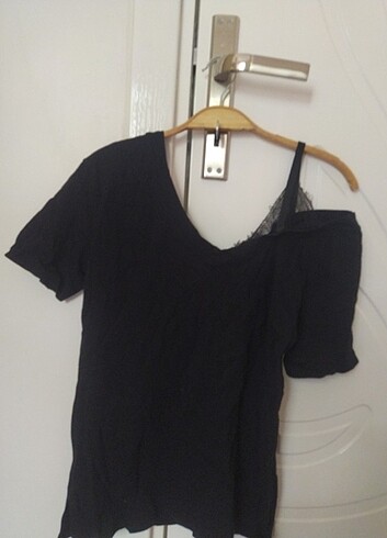 Siyah dantel detaylı t-shirt s-m beden uyumlu