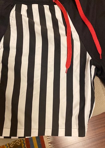 Siyah Beyaz Çizgili Erkek Mayo kartal yuvasi - Görsel 3