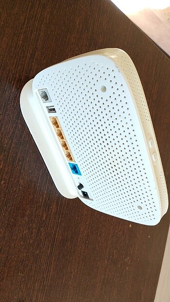 Tp-Link Çalışan modem sararmış birkaç çizik mevcut 