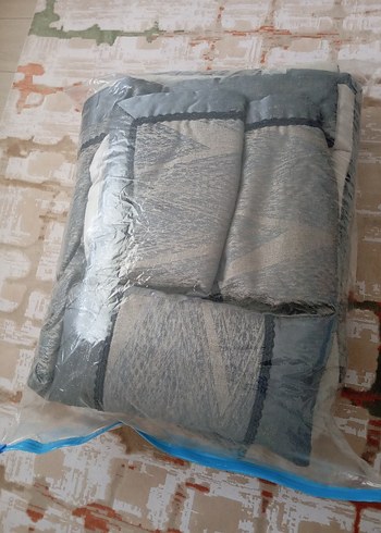 Mavi Nakışlı Gri Yatak Örtüsü Seti - Görsel 6