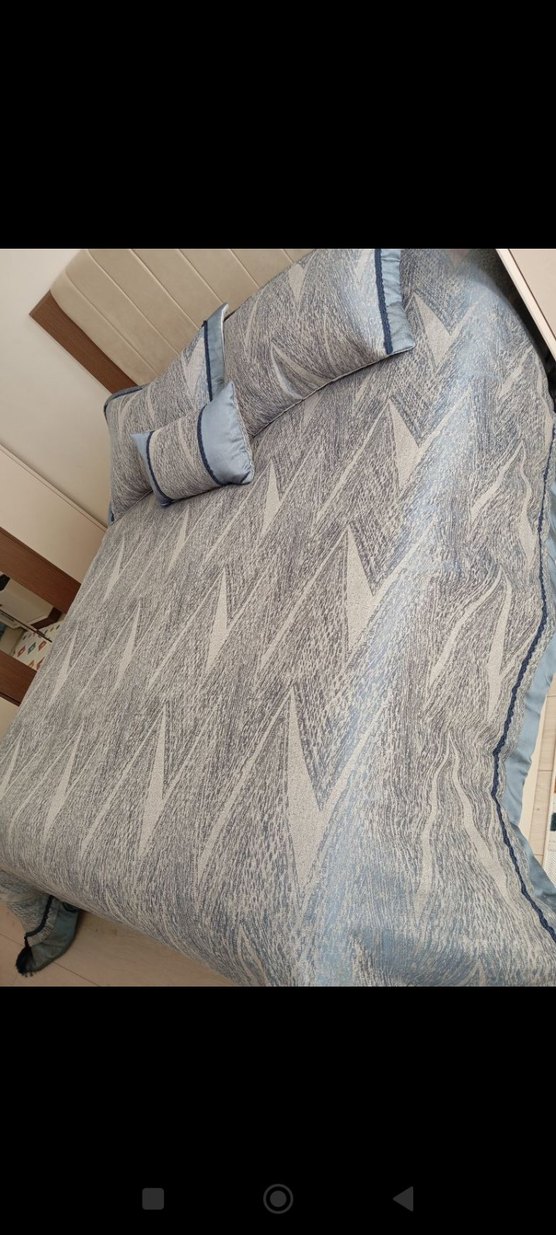 Mavi Nakışlı Gri Yatak Örtüsü Seti - Görsel 2