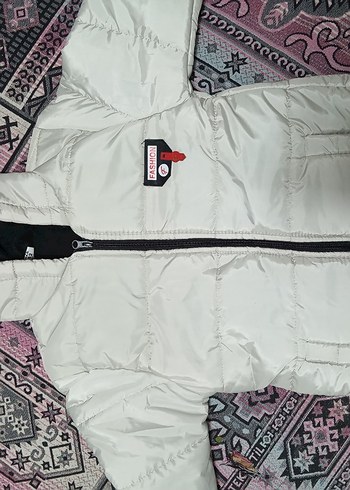 Kapüşonlu Beyaz Kadın Kışlık Mont - Görsel 2