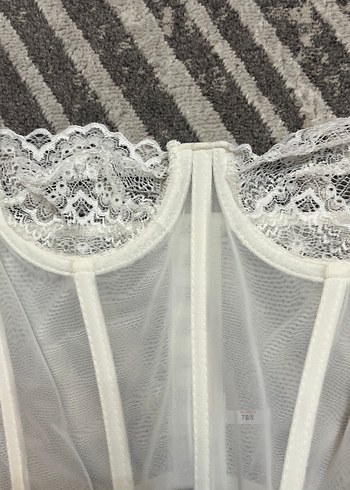 Dantel Detaylı Beyaz Straplez Büstiyer - Görsel 2