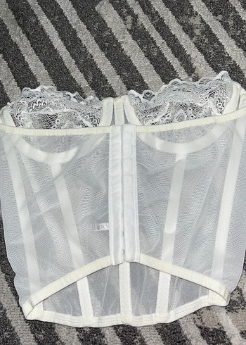 Dantel Detaylı Beyaz Straplez Büstiyer - Görsel 3