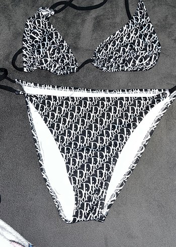 İnce Askılı Siyah Desenli Bikini Takımı - Görsel 2