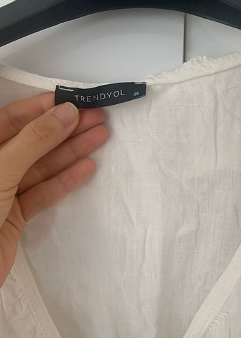 Trendyol & Milla Beyaz Pamuklu Volanlı Kısa Kollu Crop