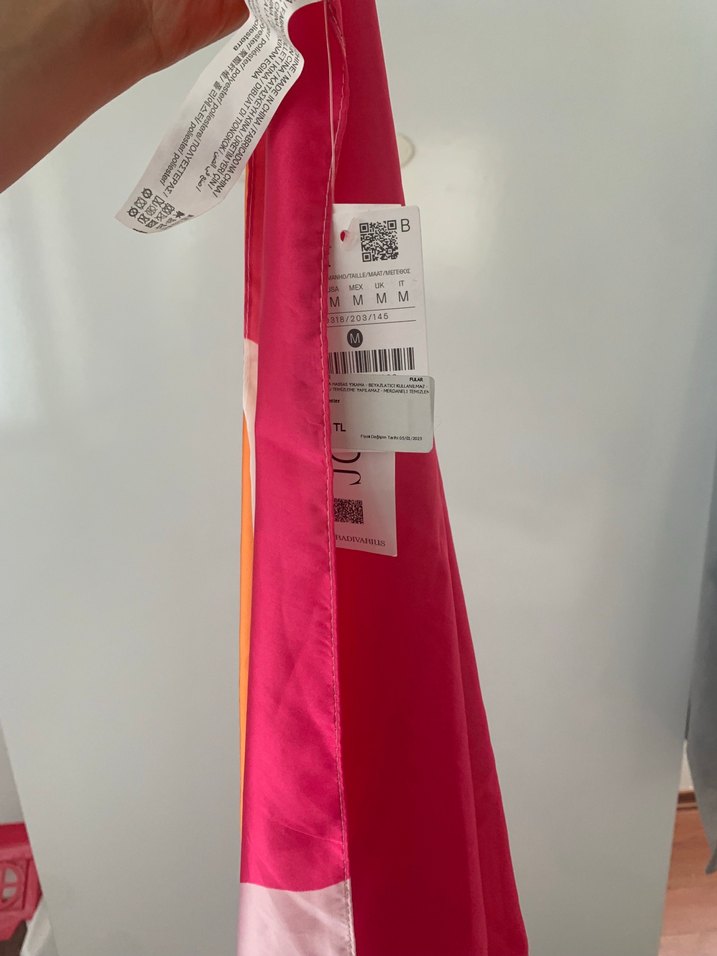 Stradivarius Büyük Dalga Desenli Geniş Fular - Görsel 4