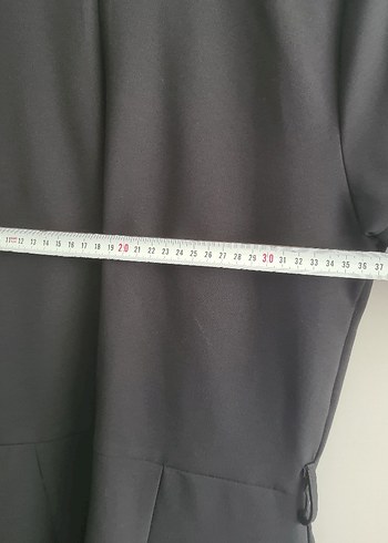 Siyah V Yaka Kısa Kollu Tulum - Görsel 6