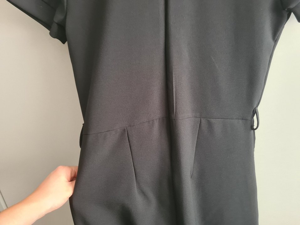 Siyah V Yaka Kısa Kollu Tulum - Görsel 3