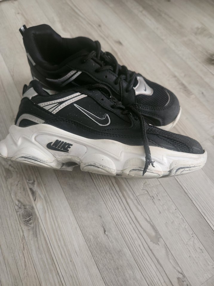 Nike Siyah Spor Kadın Sneaker - Görsel 3