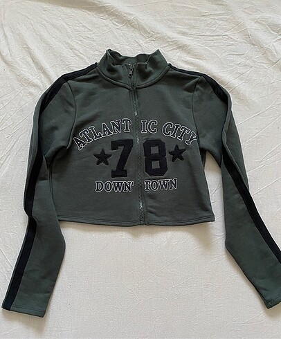 xs Beden koton crop fermuarlı hırka