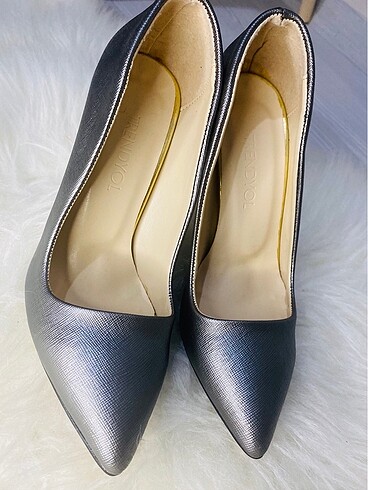 Gri stiletto