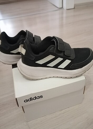 28 Beden Adidas çocuk spor ayakkabı 