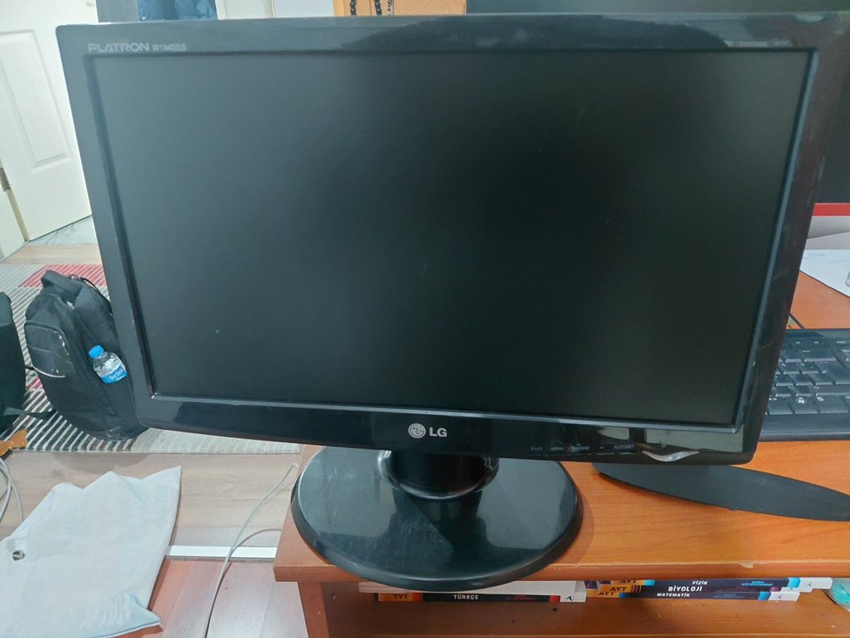LG Marka 19inç monitör yeni monitör aldığım açın satılıktır - Görsel 2
