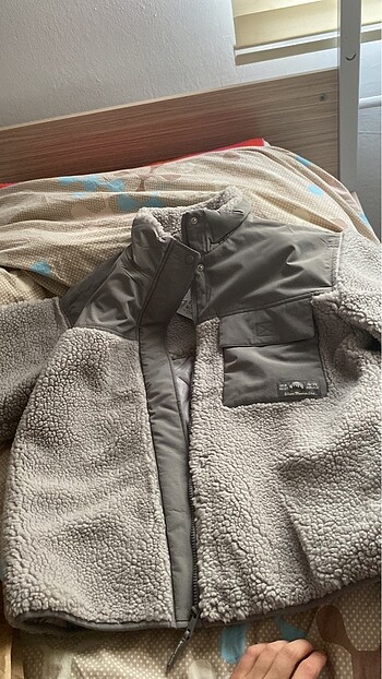 m Beden Pull bear pasific republic