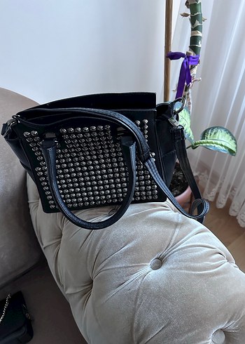 Beden Siyah Deri Perçinli Punk Kadın Çantası