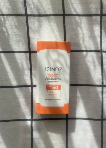 Sinoz Koyu Leke Kontrolü SPF 50 Güneş Kremi
