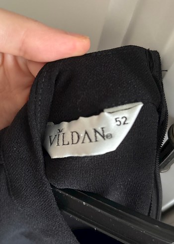 Siyah Dökümlü Tesettür Tunik - Görsel 4