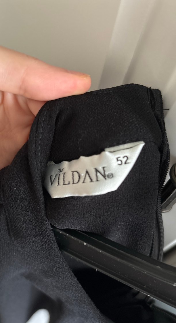 Siyah Dökümlü Tesettür Tunik - Görsel 4